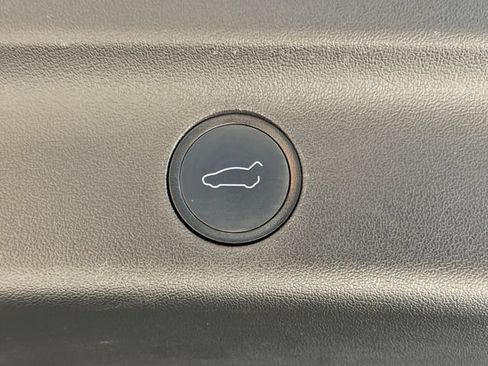 Used 2022 Tesla Model Y Performance AWD/4WD image 38