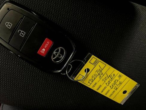 Used 2024 Toyota Corolla Cross AWD Hybrid w/ Moonroof Package image 11