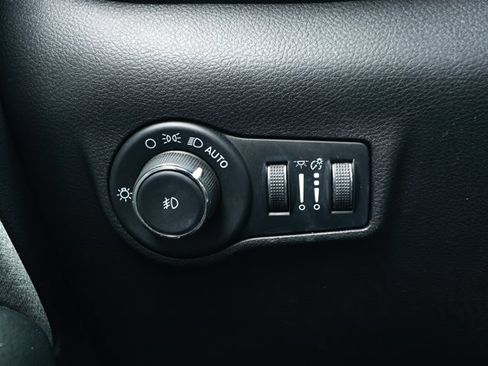 Used 2022 Jeep Compass Latitude w/ Sun and Sound Group AWD/4WD image 15