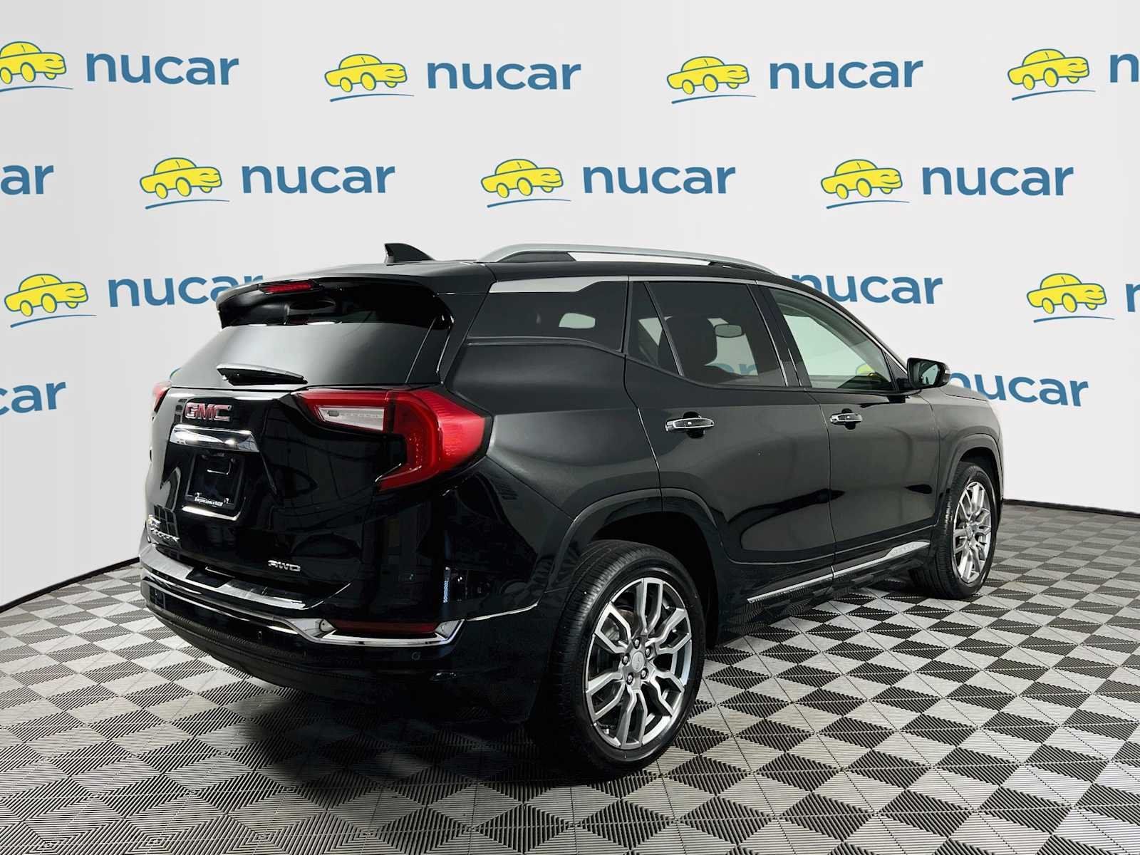 Used 2023 GMC Terrain Denali w/ Denali Premium Package AWD/4WD image 7