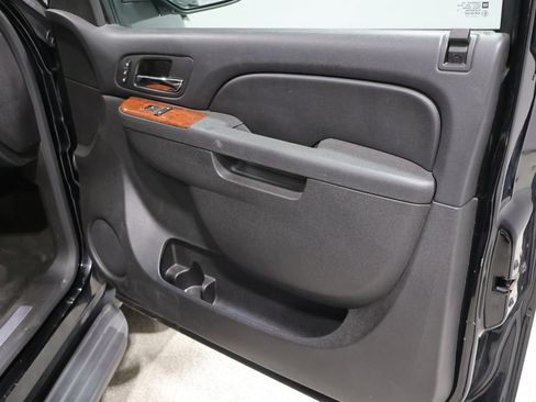 Used 2013 Chevrolet Avalanche LTZ AWD/4WD image 25