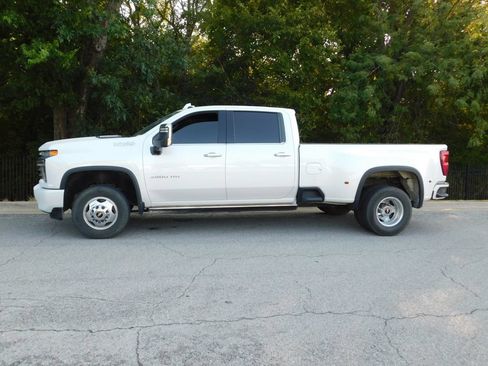 Used 2023 Chevrolet Silverado 3500 High Country AWD/4WD image 2