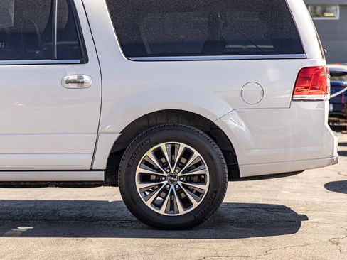 Used 2017 Lincoln Navigator L Select AWD/4WD image 7