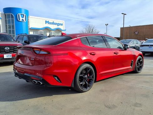 Used 2018 Kia Stinger GT2 image 2