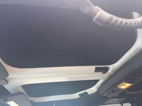 Used 2017 Jeep Wrangler Unlimited Rubicon w/ Connectivity Group image 15