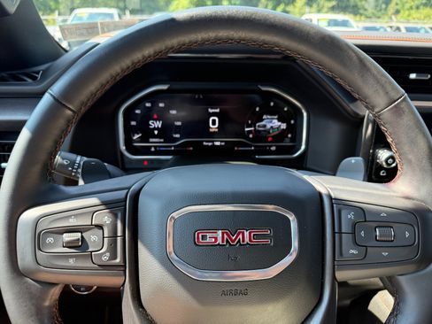 Used 2024 GMC Sierra 1500 AT4 w/ AT4 Preferred Package AWD/4WD image 28