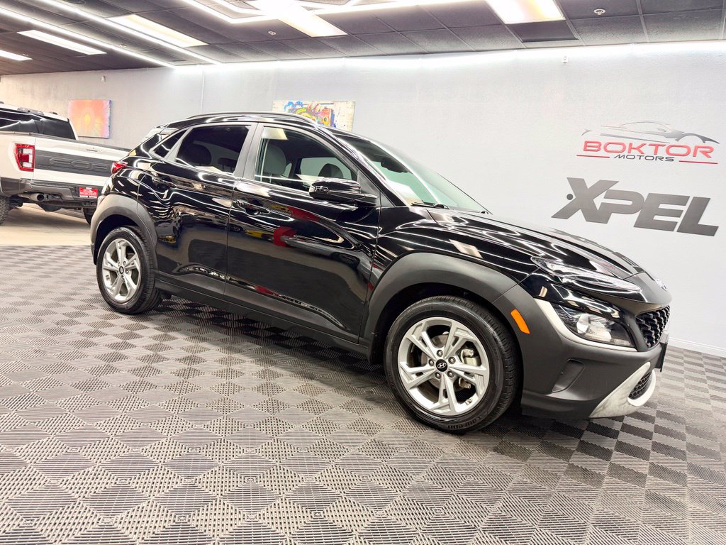 Used 2022 Hyundai Kona SEL w/ Cargo Package FWD image 2