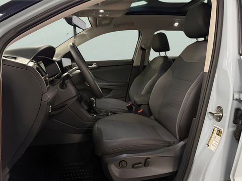 Certified 2025 Volkswagen Taos SE image 17