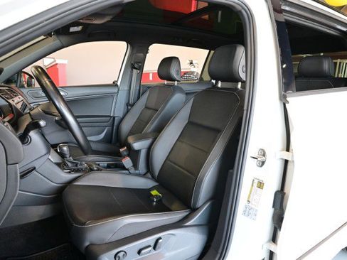 Used 2021 Volkswagen Tiguan SE R-Line image 13