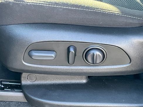 Used 2023 Chevrolet Traverse LT image 6