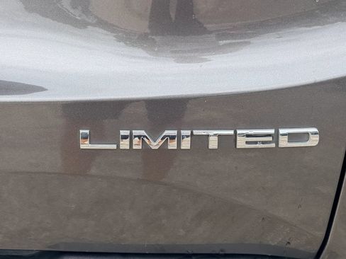 Used 2018 Jeep Renegade Limited FWD image 10