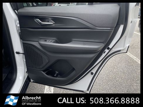 New 2025 Jeep Grand Cherokee Altitude image 19