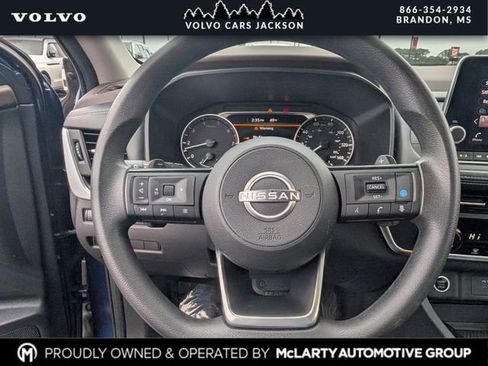 Used 2023 Nissan Rogue SV image 10