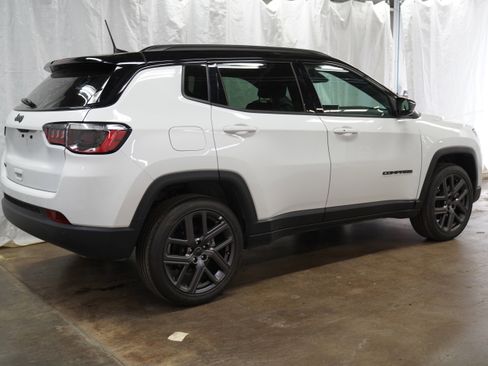 Used 2026 Jeep Compass Limited AWD/4WD image 3