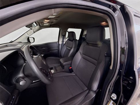 Used 2024 Nissan Frontier SV image 12