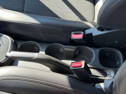 Used 2022 Chevrolet Trax LT w/ LT Convenience Package image 31