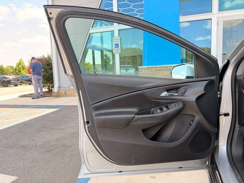 Used 2017 Chevrolet Volt LT w/ Comfort Package FWD image 15