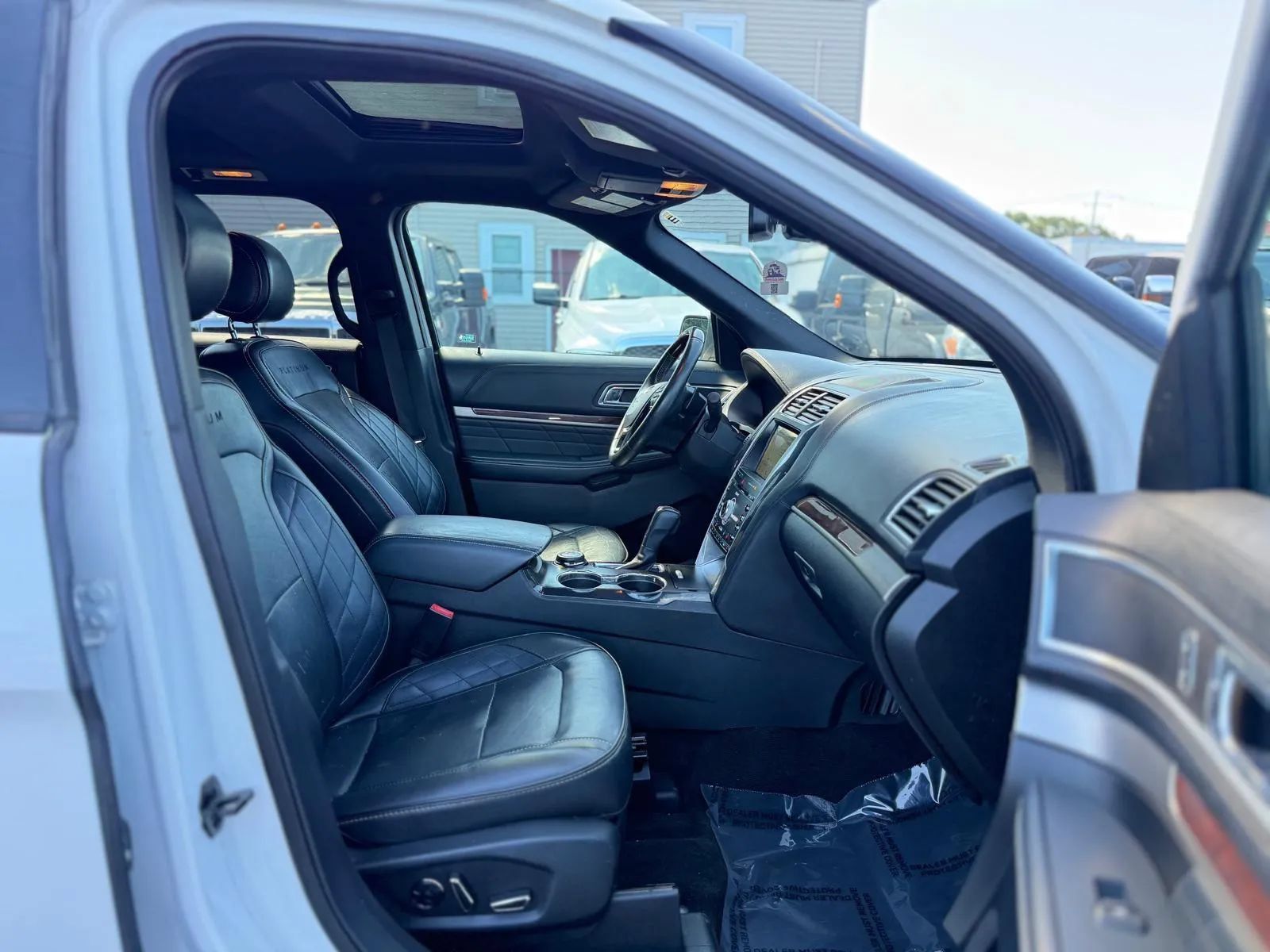 Used 2017 Ford Explorer Platinum AWD/4WD image 28