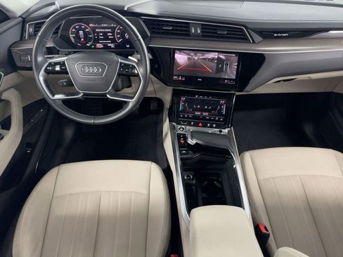Used 2022 Audi e-tron Premium Plus w/ Premium Plus Package image 27