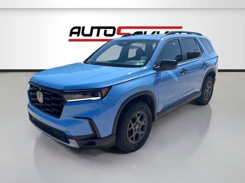 Used 2025 Honda Pilot TrailSport image 3