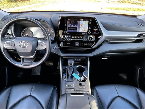 Certified 2022 Toyota Highlander XLE image 16