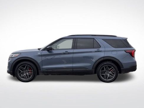 Used 2025 Ford Explorer ST-Line w/ ST-Line Street Pack AWD/4WD image 41