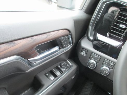 New 2026 GMC Sierra 1500 SLT w/ SLT Premium Plus Package image 17