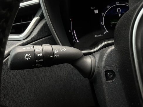 Used 2025 Toyota Corolla Cross XLE FWD image 32