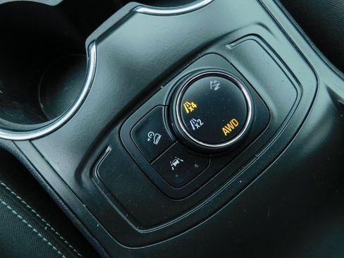 Used 2022 GMC Terrain SLE image 27