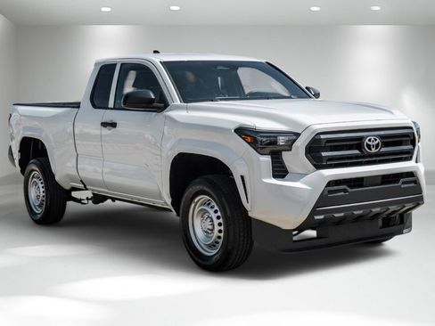 Used 2025 Toyota Tacoma SR RWD image 5