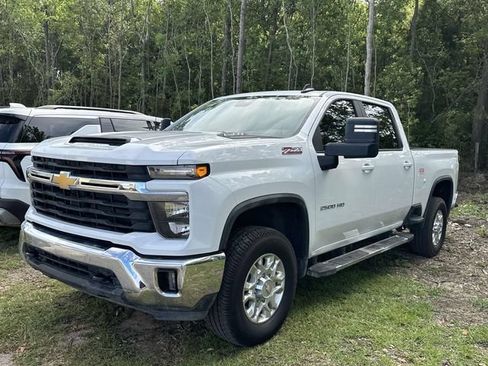 Used 2025 Chevrolet Silverado 2500 LT AWD/4WD image 14