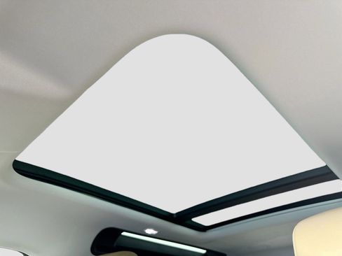 Certified 2025 Land Rover Defender 90 X-Dynamic SE image 15