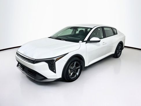 Used 2025 Kia K4 FWD image 3
