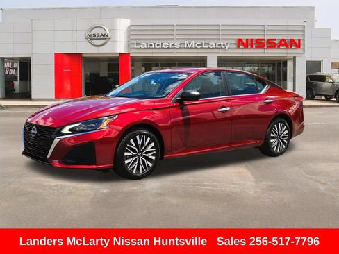 Used 2024 Nissan Altima 2.5 SV FWD image 9