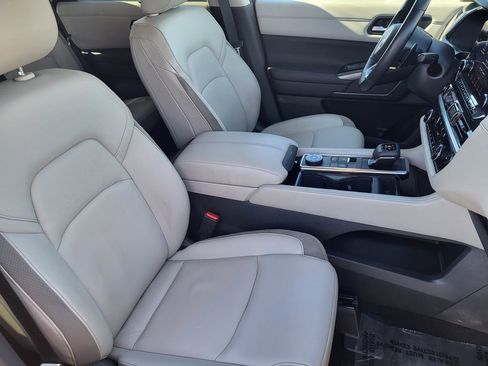 Used 2023 Nissan Pathfinder SL AWD/4WD image 5