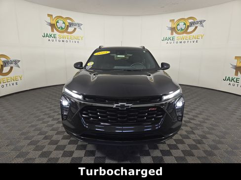 Used 2025 Chevrolet Trax RS w/ Driver Confidence Package FWD image 3