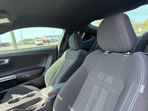 Used 2018 Ford Mustang Coupe image 9