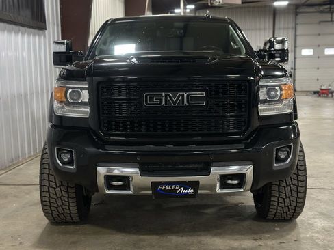 Used 2019 GMC Sierra 2500 Denali w/ Duramax Plus Package image 2