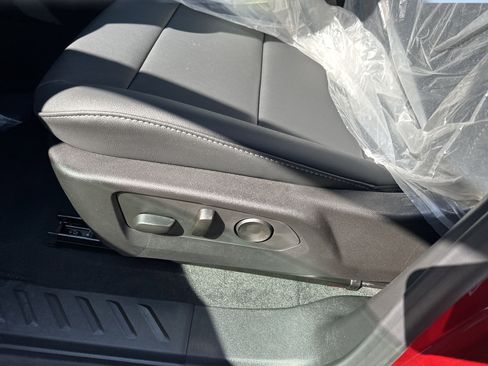 New 2026 Chevrolet Colorado LT image 9