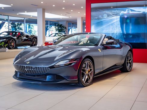Used 2024 Ferrari Roma Spider image 4