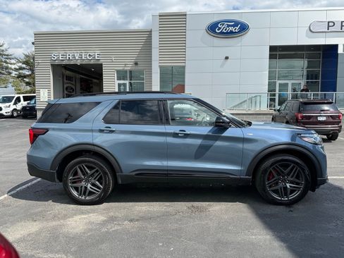 Used 2025 Ford Explorer ST-Line w/ Premium Package AWD/4WD image 17
