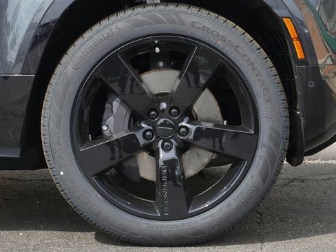 Used 2026 Land Rover Defender 130 X-Dynamic SE AWD/4WD image 8