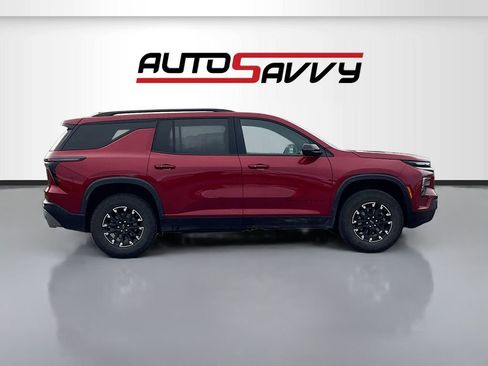 Used 2025 Chevrolet Traverse Z71 w/ Enhanced Driving Package AWD/4WD image 8