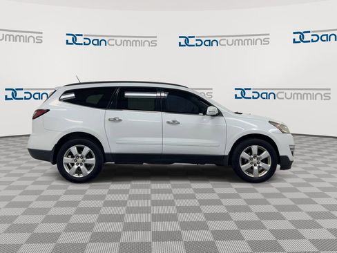 Used 2016 Chevrolet Traverse LT w/ Style and Technology Package FWD image 9