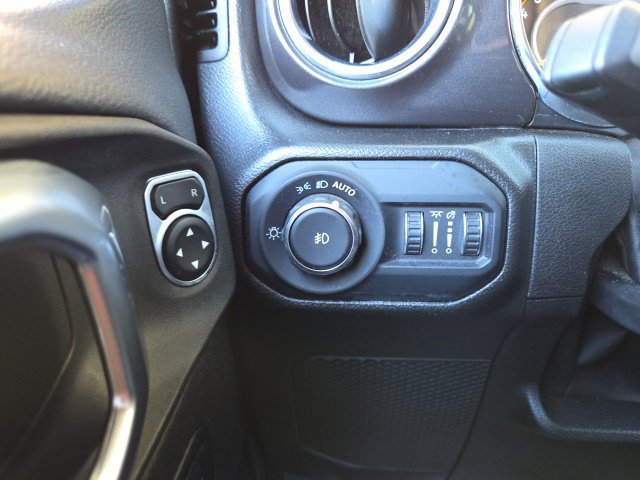 Used 2022 Jeep Wrangler Unlimited Sahara AWD/4WD image 51