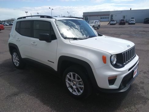 Used 2022 Jeep Renegade Latitude w/ Convenience Group AWD/4WD image 4