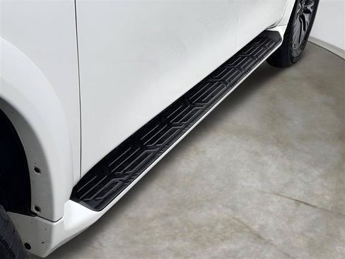 Used 2022 Nissan Armada SL w/ Midnight Edition Package RWD image 11