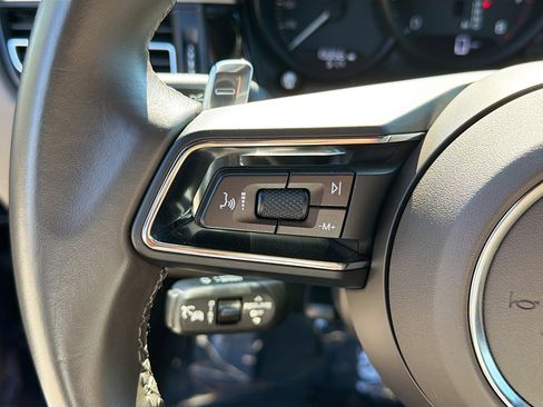 Used 2024 Porsche Macan image 37