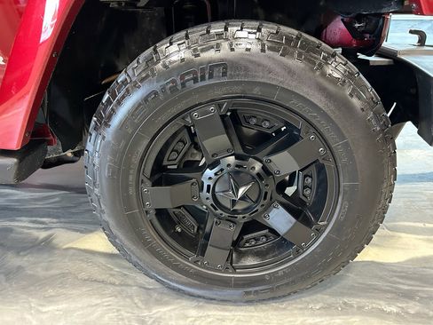 Used 2012 Jeep Wrangler Sahara AWD/4WD image 18