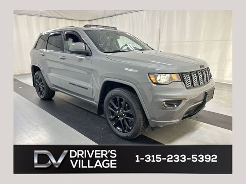 Used 2021 Jeep Grand Cherokee Laredo X image 1
